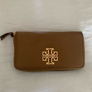 Tory Burch Zipper Clutch Wallet